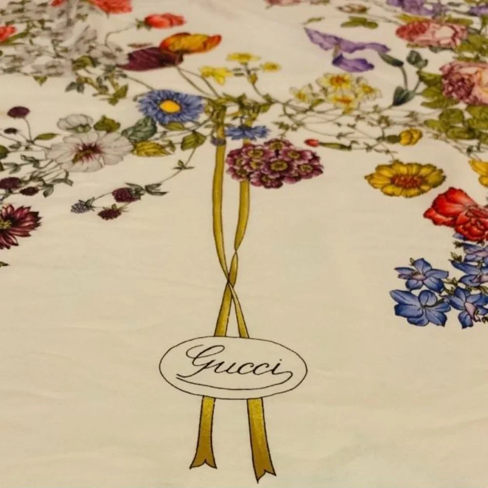 Women’s Vintage Floral Gucci Scarf - Picture 2 of 4